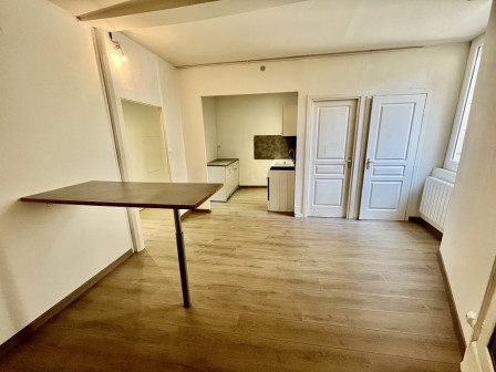 Location appartement type 2 (T2) 78m2 Cremieu-38Z03100PL000825-692-03