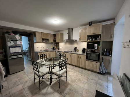 Location appartement type 4 (T4) 90m2 Cremieu-38Z03100PL001125-692-09
