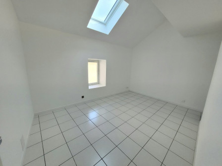 Location appartement type 2 (T2) 45m2 Cremieu-38Z03100PL001412-692-03