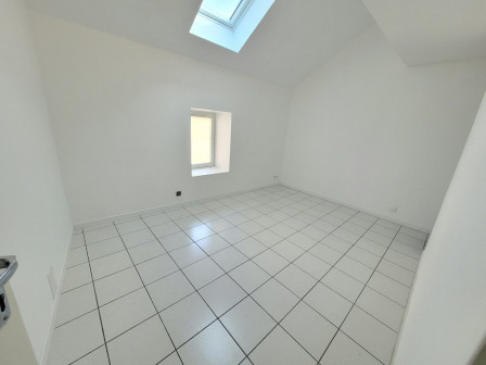 Location appartement type 2 (T2) 45m2 Cremieu-38Z03100PL001412-692-08