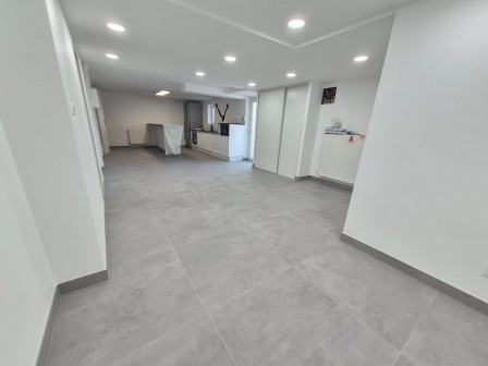 Location appartement type 3 (T3) 75m2 Venissieux-38Z03100PL001539-692-01