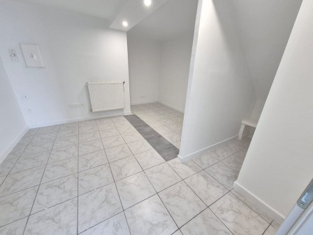 Location appartement type 3 (T3) 75m2 Venissieux-38Z03100PL001539-692-02